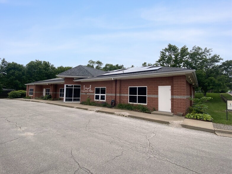 More Photos Of 15555 W 87th St Pky, Lenexa Office For Sale