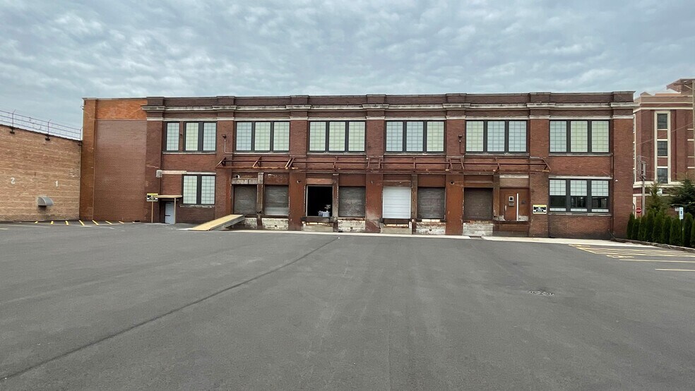 More Photos Of 2545 W Polk St, Chicago Manufacturing For Lease