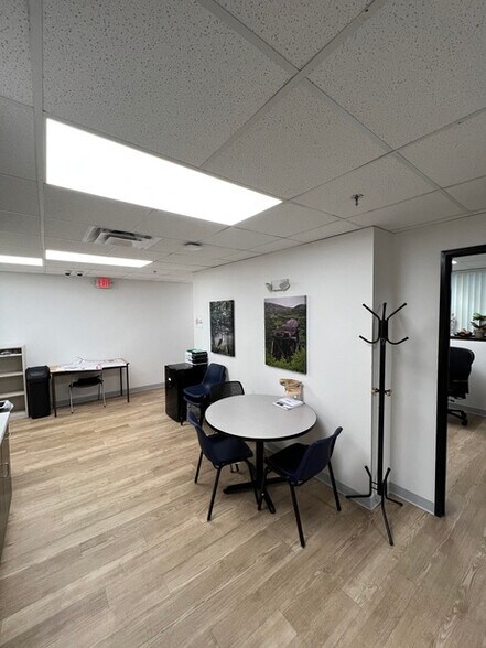 More Photos Of 33300 5 Mile Rd, Livonia Medical For Lease