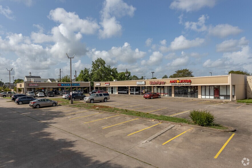 More Photos Of 9820-9930 Windmill Lakes, Houston General Retail For Sale