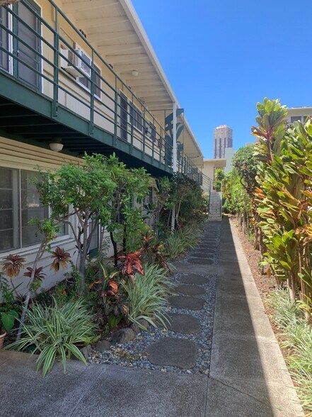 More Photos Of 2023 Date St, Honolulu Apartments For Sale