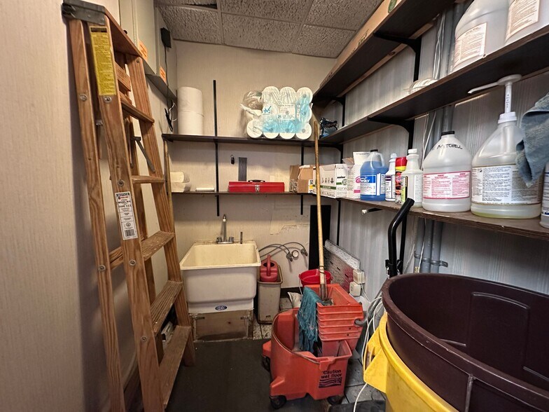 More Photos Of 1219 N Mitchell St, Cadillac Bank For Lease