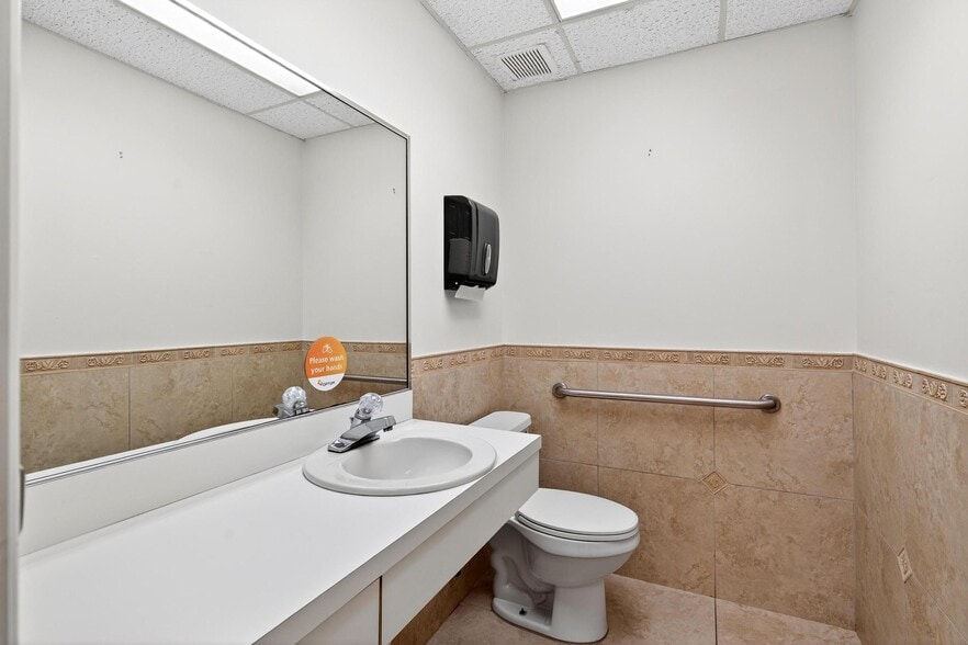 More Photos Of 220 N Westmonte Dr, Altamonte Springs Medical For Lease