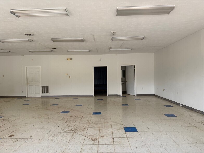 More Photos Of 95 Wildflower Dr, New Concord Auto Repair For Sale