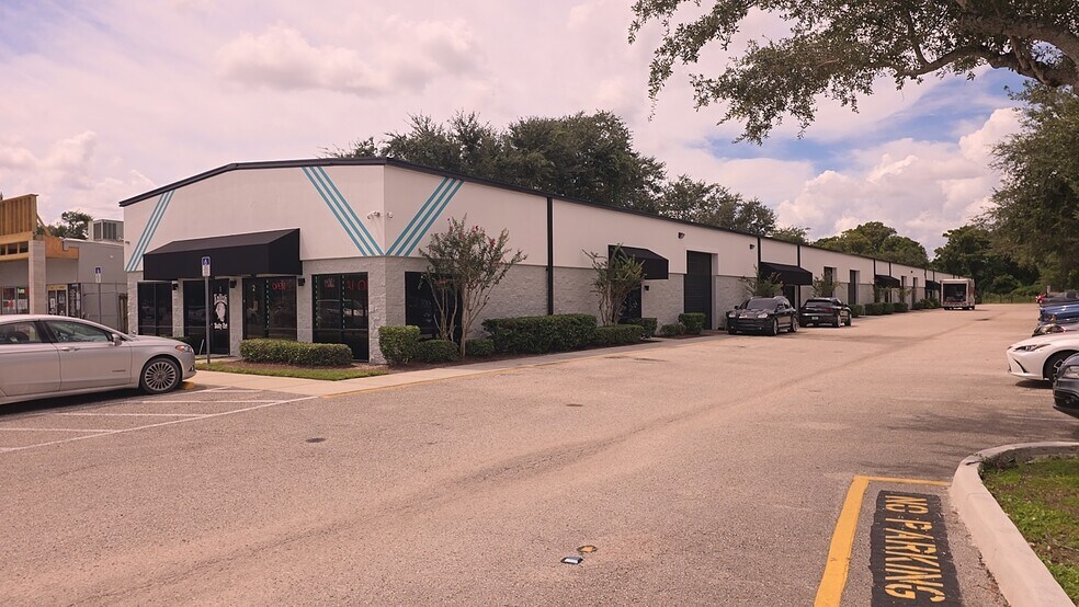 Primary Photo Of 1720 N Goldenrod Rd, Orlando Showroom For Lease