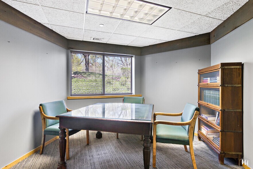 More Photos Of 970 McHenry Ave, Crystal Lake Medical For Sale