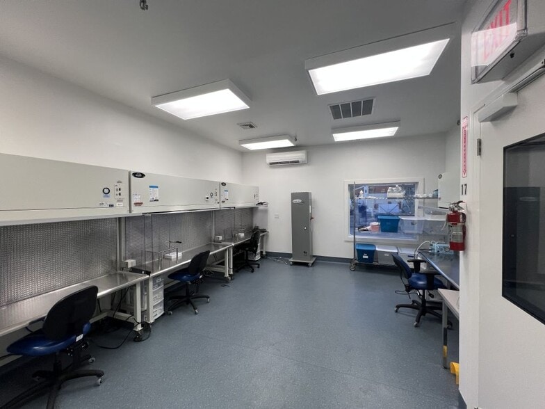 More Photos Of 393 Soundview Rd, Guilford Warehouse For Lease