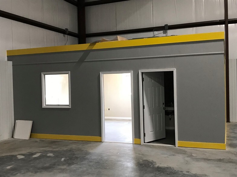 More Photos Of 164 Windy Hill Rd, Tifton Warehouse For Lease