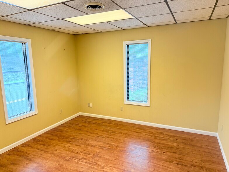 More Photos Of 618 Market Pl SW, Norton Office For Lease