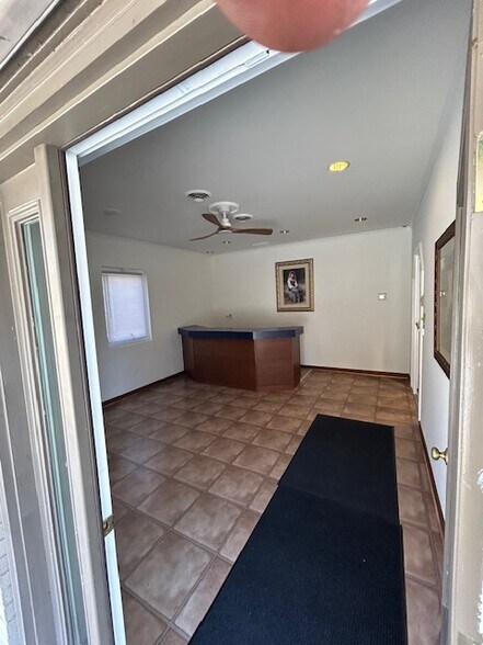 More Photos Of 3481 Pike Ridge Rd, Edgewater Storefront Retail Office For Lease