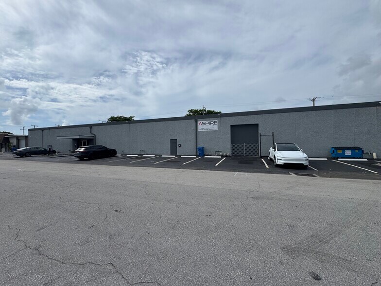 More Photos Of 52 SW 5th Ct, Pompano Beach Manufacturing For Lease