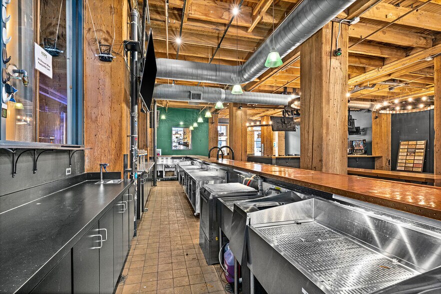 More Photos Of 325 S Lake Ave, Duluth Hotel For Lease