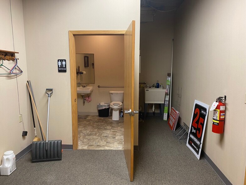 More Photos Of 3319-3333 S Business Dr, Sheboygan Storefront For Lease