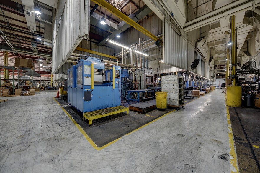 More Photos Of 1901 Longwood Dr, Brenham Manufacturing For Sale