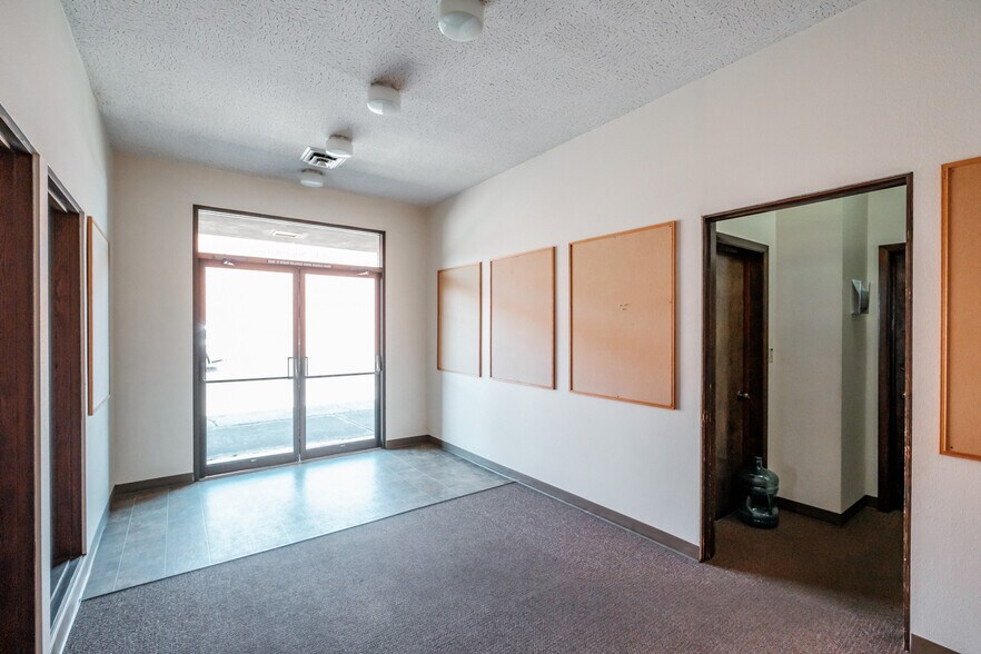 More Photos Of 707 S Main St, Lebanon Office For Sale