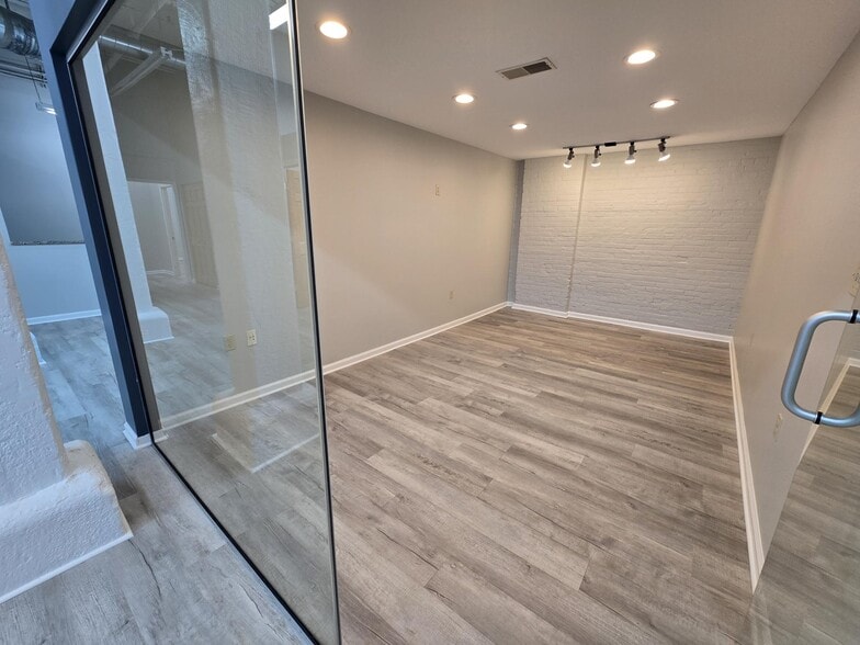 More Photos Of 1667 E 40th St, Cleveland Loft Creative Space For Sale