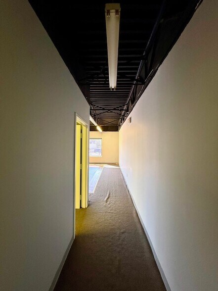 More Photos Of 8390 Terminal Rd, Lorton Flex For Lease