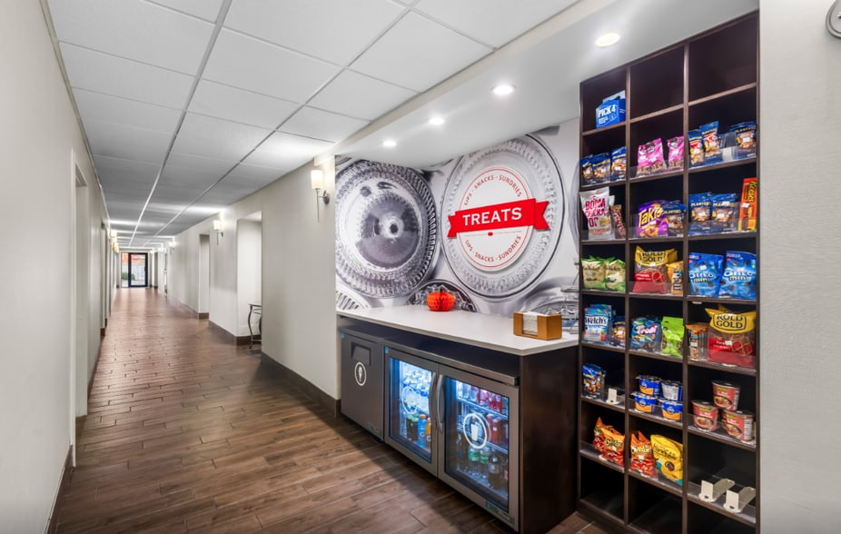 More Photos Of 1502 North Baldwin Ave, Marion Hotel For Sale