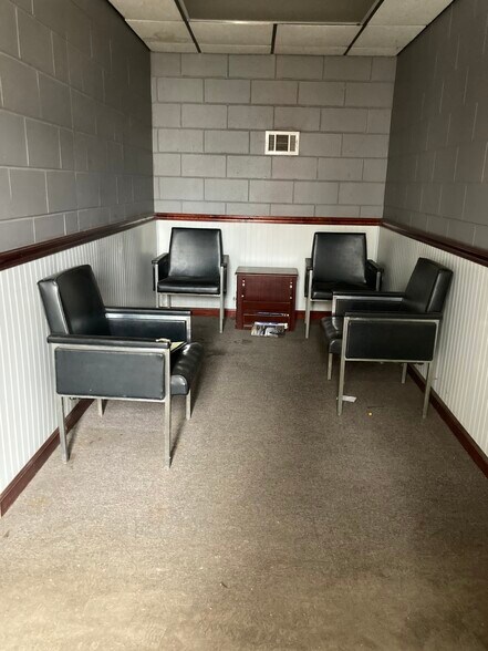 More Photos Of 2288 William St, Cheektowaga Service For Sale