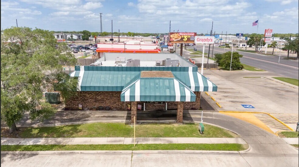 More Photos Of 4201 N Navarro St, Victoria Fast Food For Sale