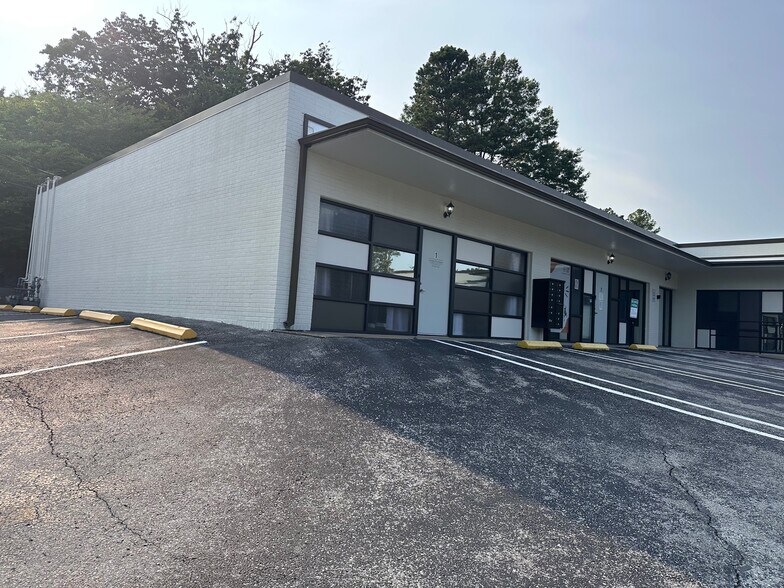 More Photos Of 1401 Applewood Dr, Dalton Medical For Lease