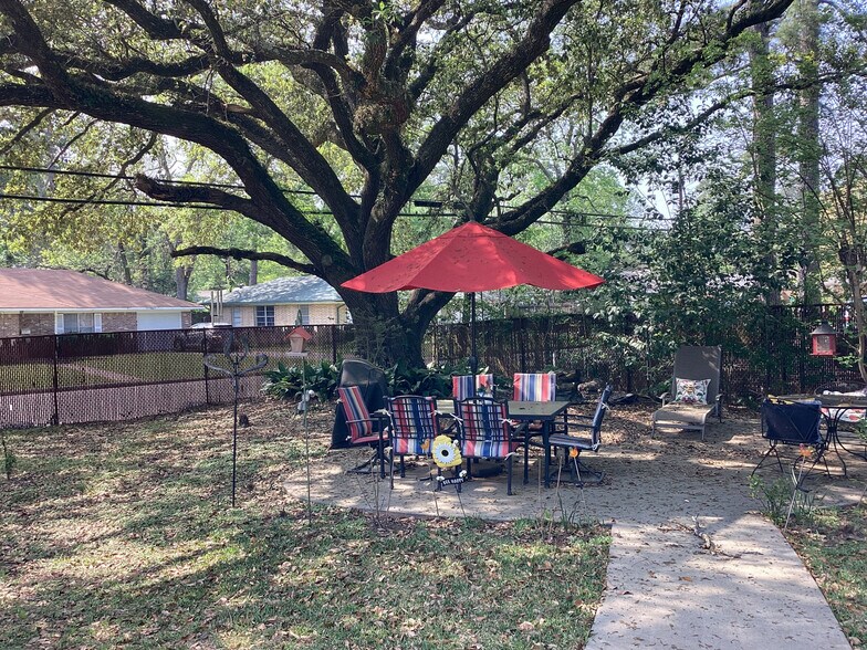 More Photos Of 302 Conroe Dr, Conroe Assisted Living For Sale