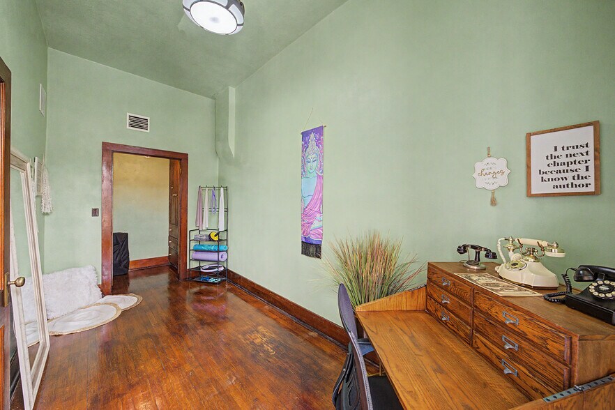 More Photos Of 806 12th St, Belle Plaine Storefront Retail Residential For Sale