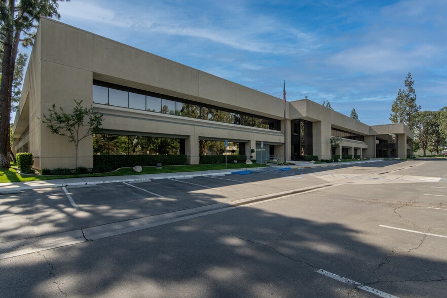 Primary Photo Of 5001 California Ave, Bakersfield Office For Lease