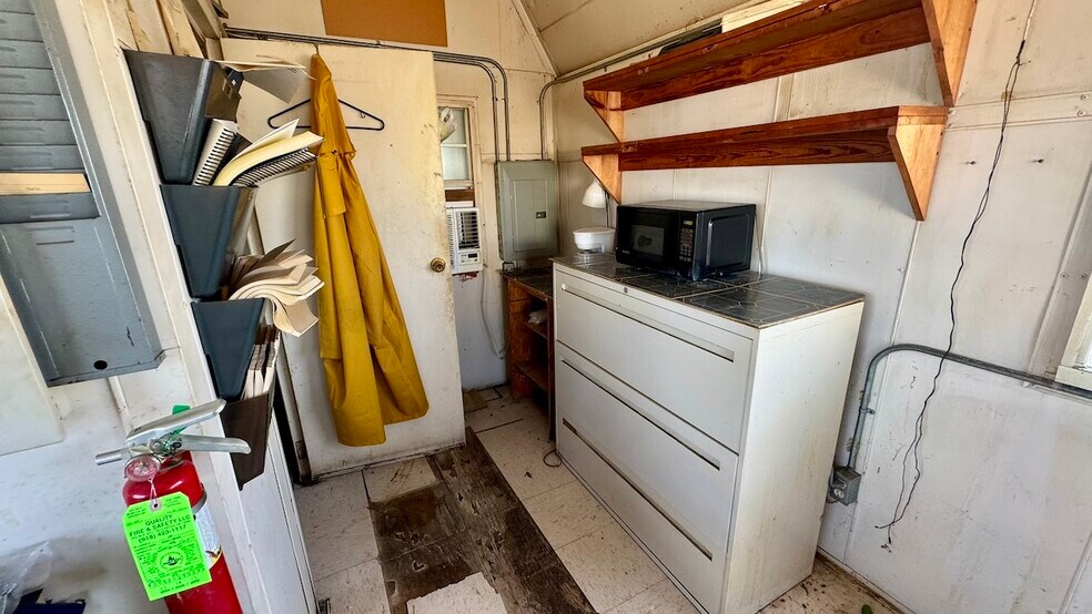 More Photos Of 230 Boyle Rd, Kiowa Service For Sale