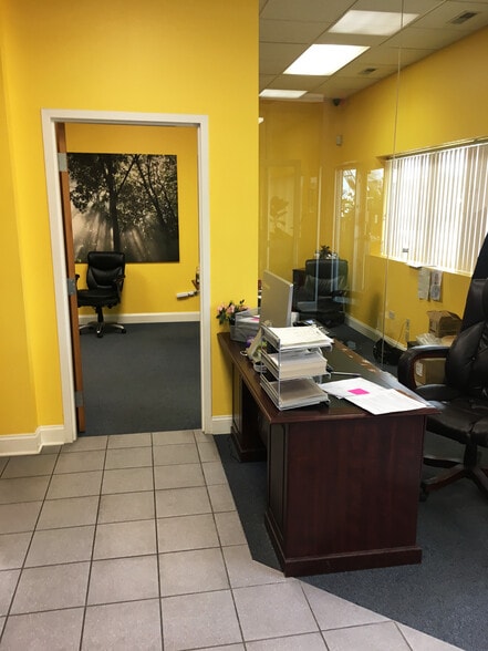 More Photos Of 353-355 Crossen Ave, Elk Grove Village Warehouse For Sale