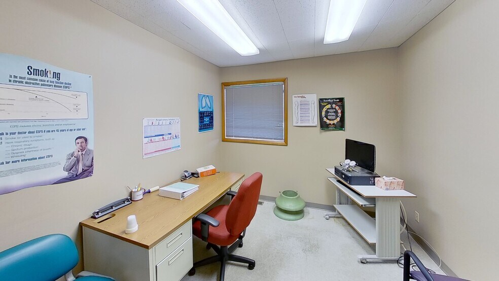 More Photos Of 502 Wall St, Valparaiso Medical For Lease