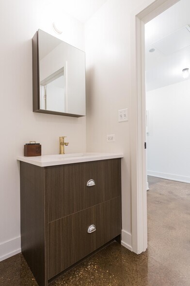 More Photos Of 30 E Adams St, Chicago Apartments For Lease