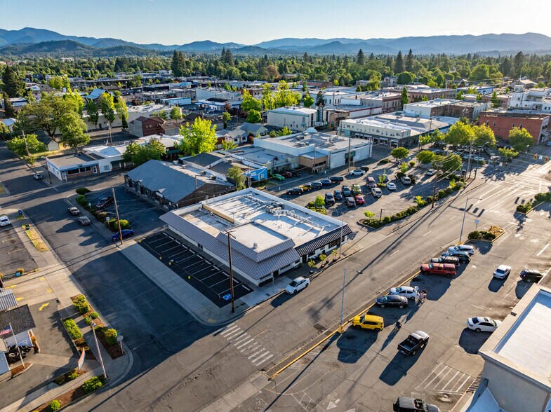 More Photos Of 239 SE G St, Grants Pass General Retail For Sale