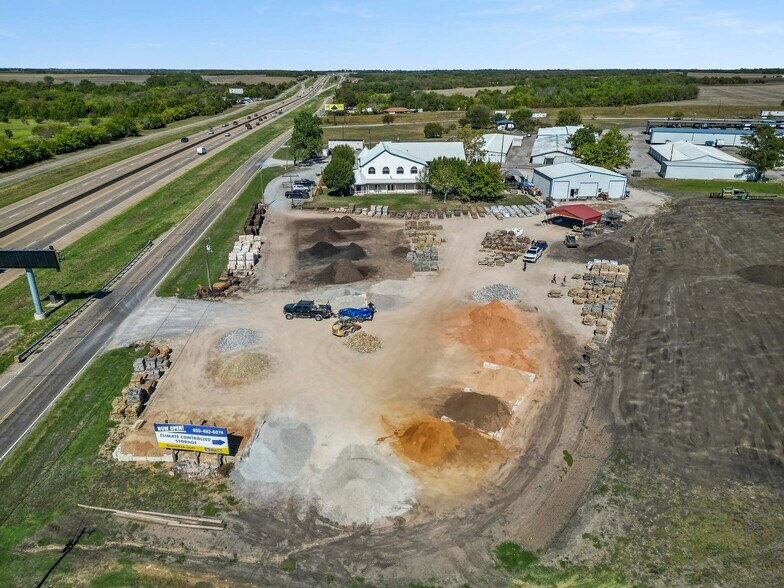 More Photos Of 15048 US Highway 75, Van Alstyne Specialty For Lease