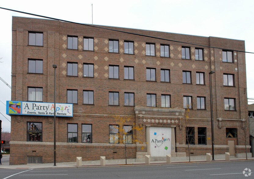 200 E Superior St, Fort Wayne, IN 46802 Freestanding For Sale