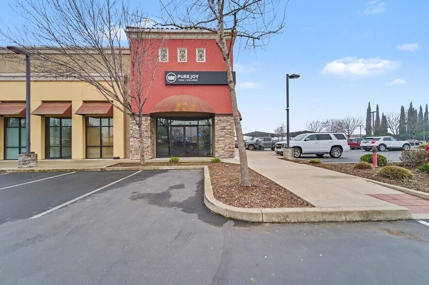 More Photos Of 1465 Tharp Rd, Yuba City General Retail For Lease