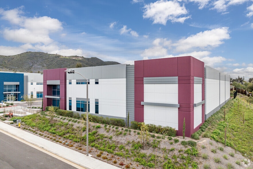 More Photos Of 42612 Avenida Alvarado, Temecula Warehouse For Lease