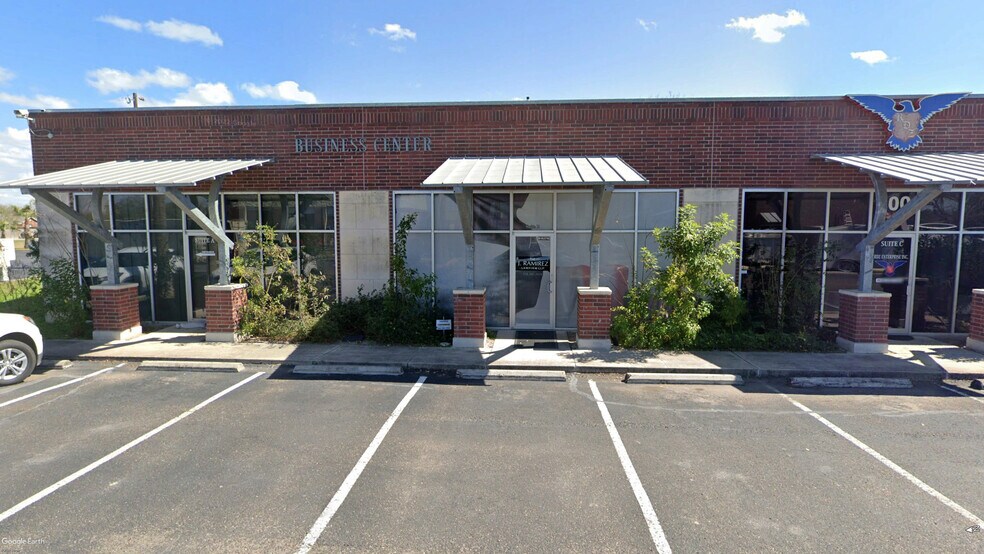 Primary Photo Of 700 N Veterans Blvd, San Juan Storefront For Lease