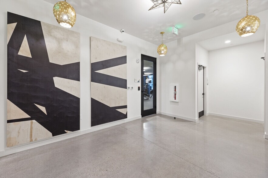 More Photos Of 2040-2060 N Scottsdale Rd, Scottsdale Apartments For Lease