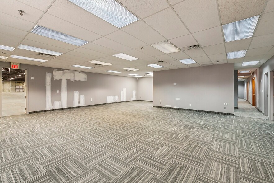 More Photos Of 6885-6895 Menway Ct, Mississauga Warehouse For Lease