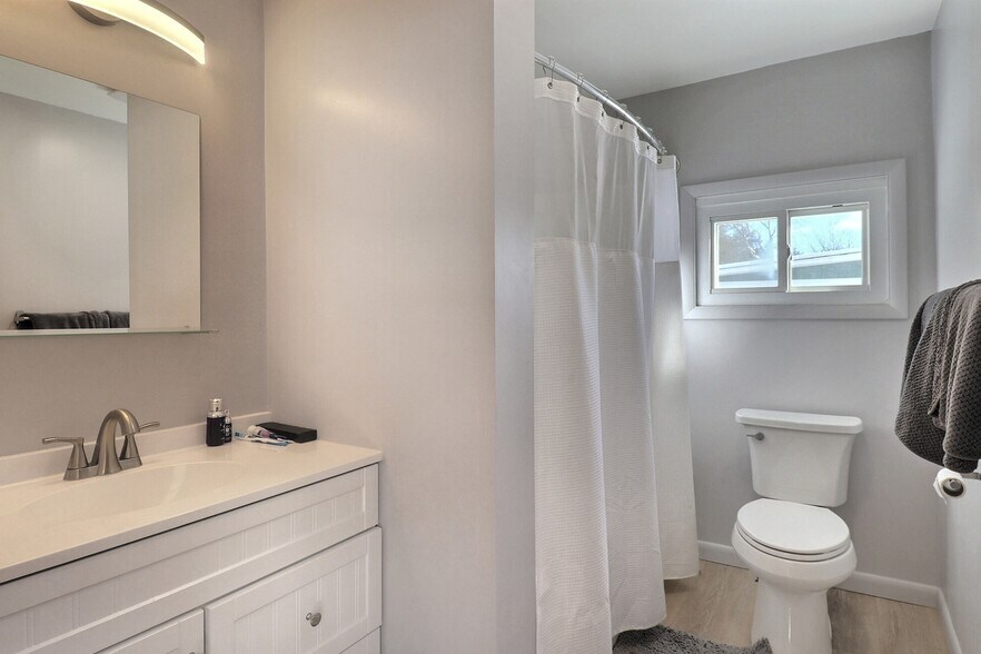 More Photos Of 306 Merwinsburg Rd, Effort Apartments For Sale