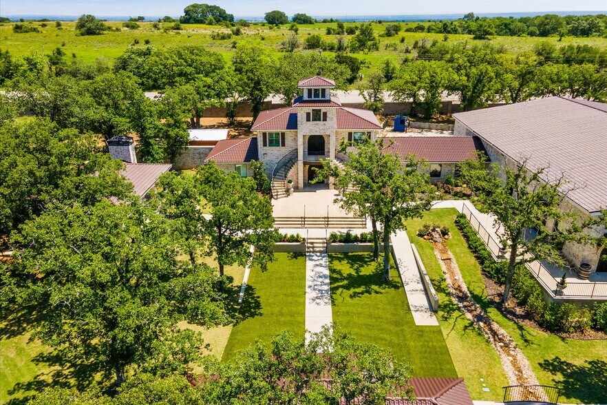 More Photos Of 7700 Glen Rose Hwy, Granbury Lodge Meeting Hall For Sale
