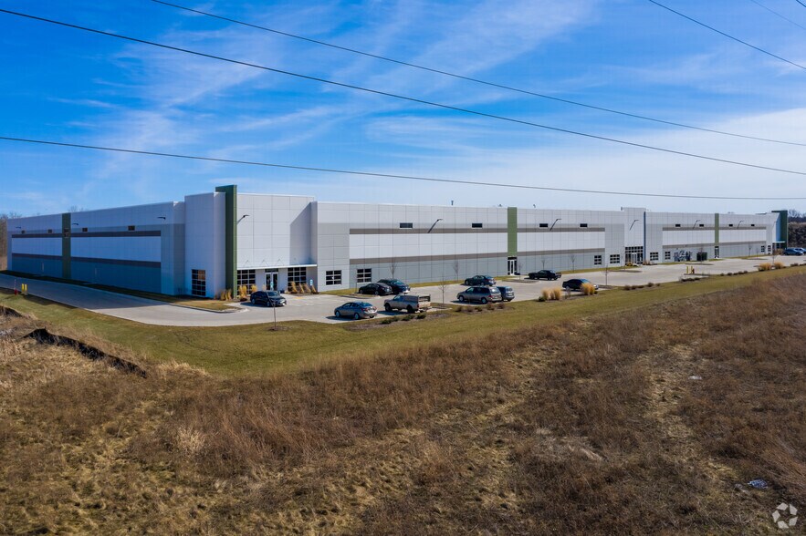 More Photos Of N102 W19300 Willow Creek Way, Germantown Warehouse For Lease