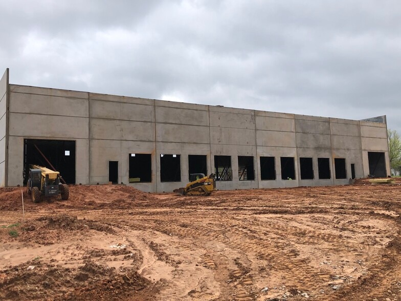 More Photos Of 4700 SW 25th Cir, Oklahoma City Warehouse For Lease