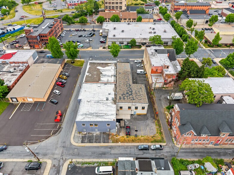 More Photos Of 145-555 Hamilton St, Allentown Showroom For Lease