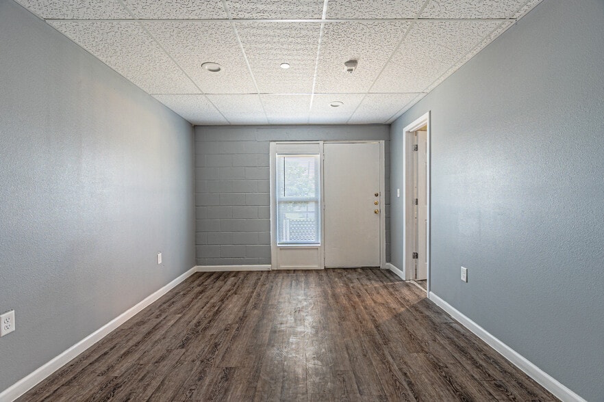 More Photos Of 450 E Hurst Blvd, Hurst Apartments For Sale