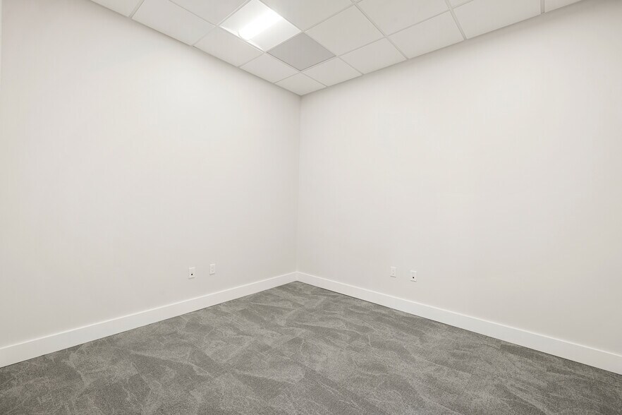 More Photos Of 8111 Broadway Ave E, Estero Storefront Retail Office For Lease