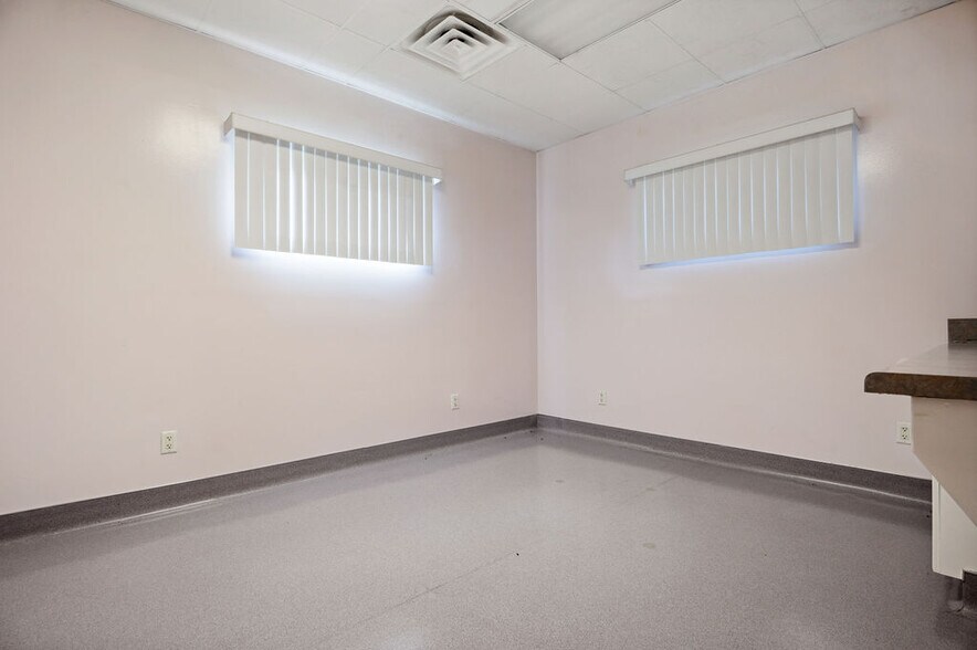 More Photos Of 43 Office Park Dr, Jacksonville Medical For Lease