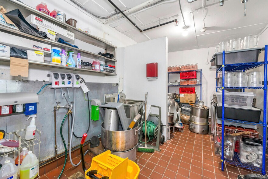 More Photos Of 2716 Hempstead Tpke, Levittown Restaurant For Sale