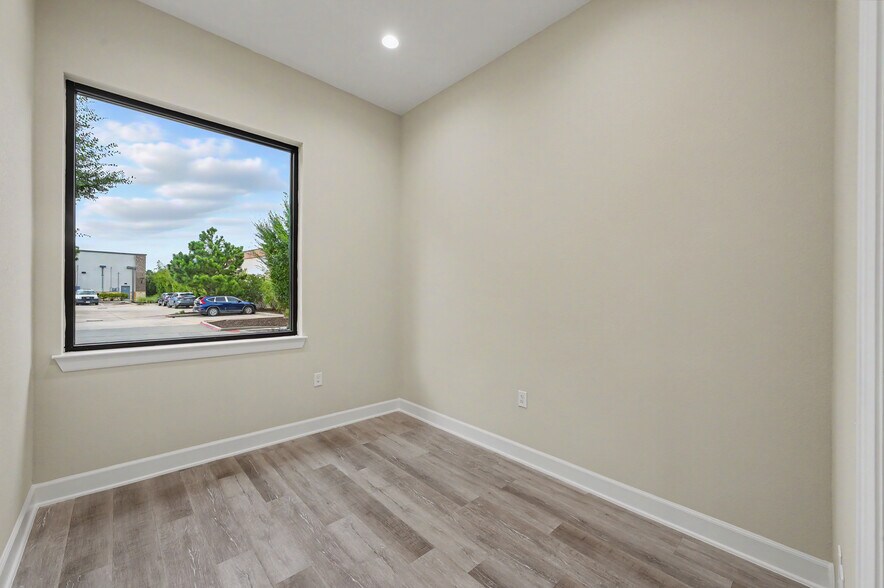 More Photos Of 625 Regal Row, Montgomery Medical For Lease